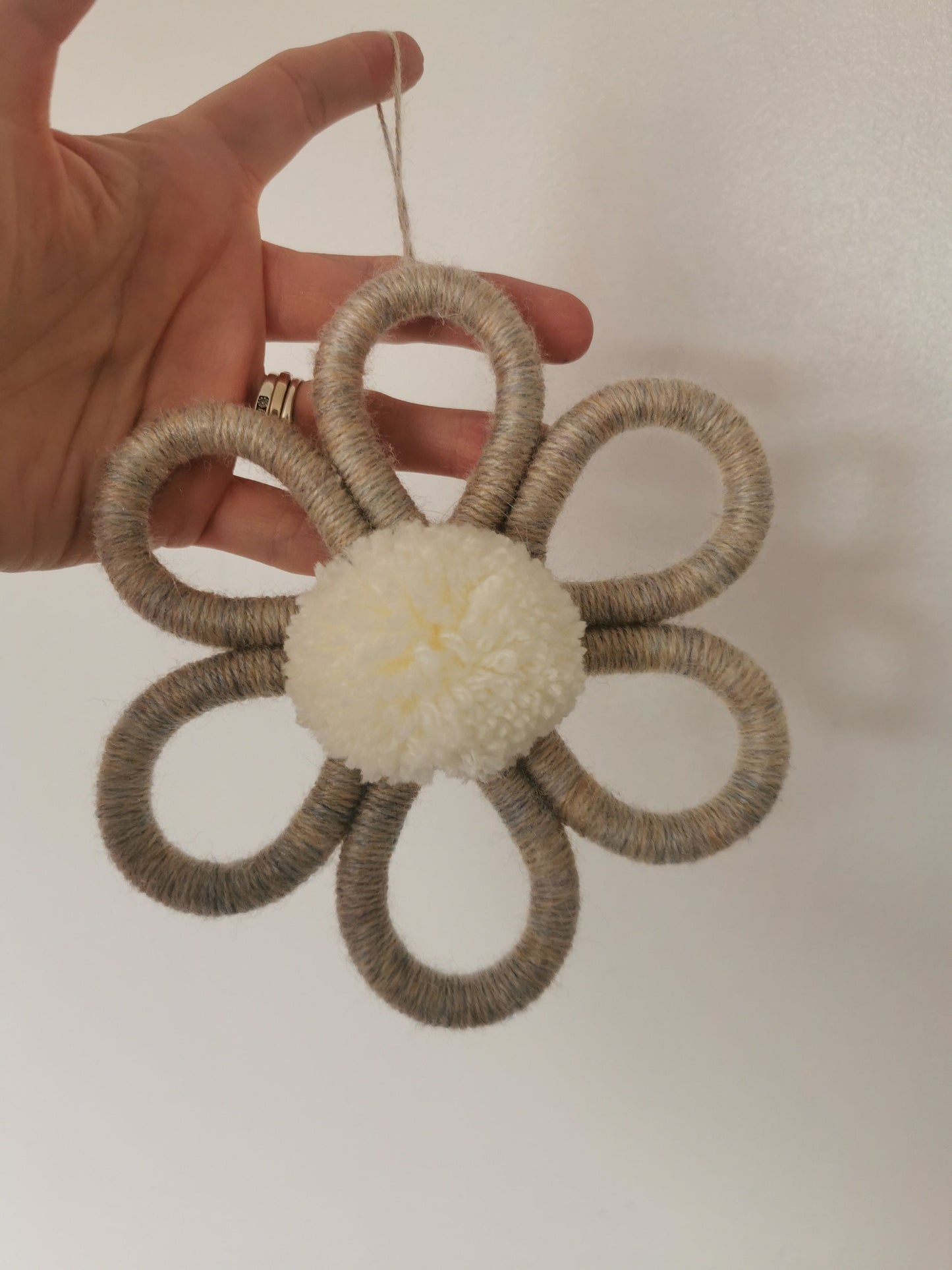 Macrame flower wall hanging decoration, nursery decor, boho flower wall hanging, girls nursery decor, neutral flower