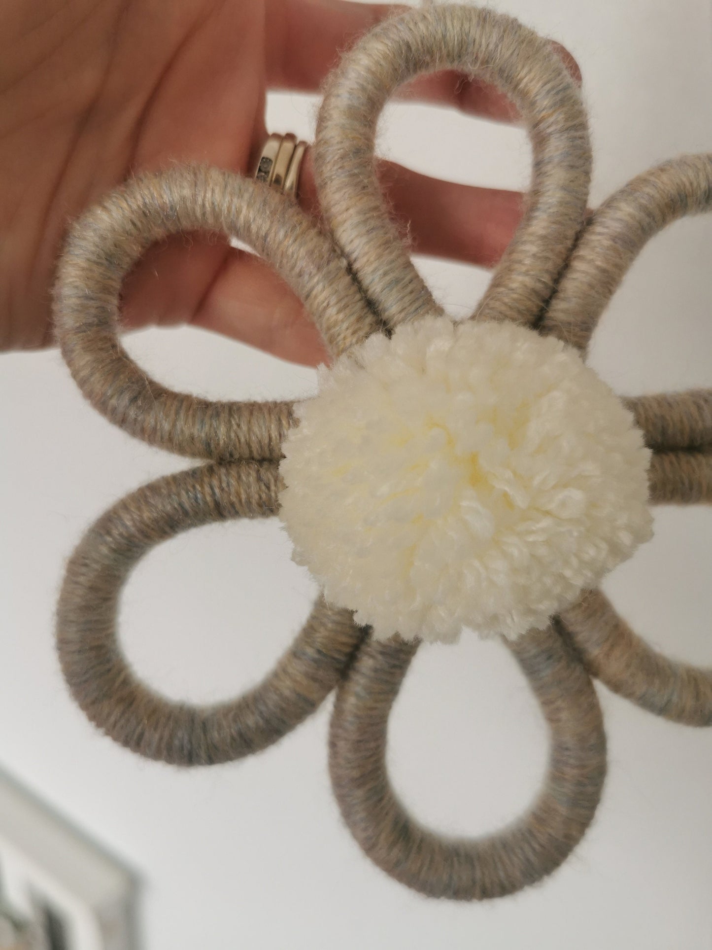 Macrame flower wall hanging decoration, nursery decor, boho flower wall hanging, girls nursery decor, neutral flower